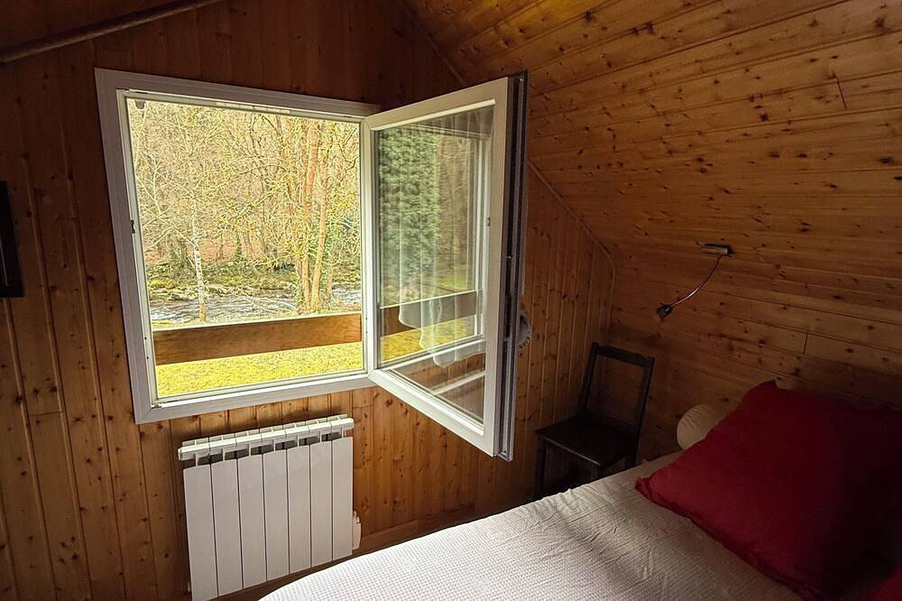 Chalet L'Orry Riverfront & Mountain View in Val-de-Sos, Parc naturel régional des Pyrénées ariégeoises