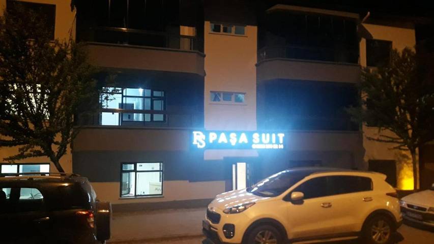 Hotel para 2 personas, con balcón además de jacuzzi y jardín - 1
