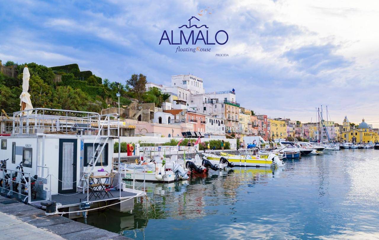 Almalo Floating House - Casa Galleggiante in Spiaggia della Lingua, Procida