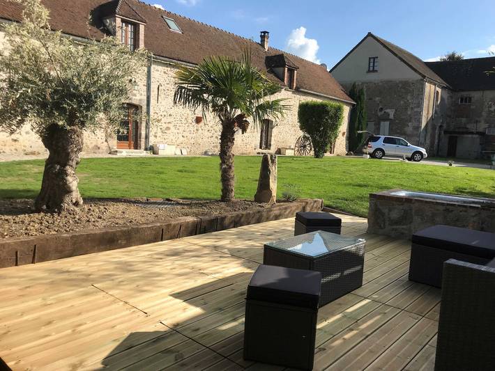 Gîte pour 6 personnes, avec Jacuzzi et Terrasse ainsi que Jardin et Sauna à Les Essarts-lès-Sézanne