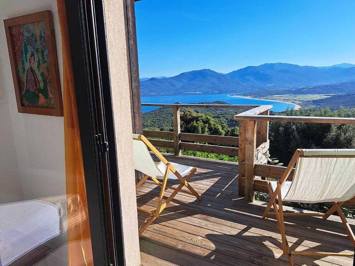 Maison d’hôte pour 2 personnes, avec terrasse ainsi que jardin et vue à Belvédère-Campomoro