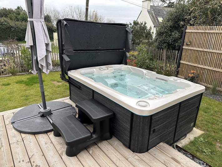 Gîte pour 4 personnes, avec Jacuzzi ainsi que Terrasse et Jardin dans Kerhillio - 2