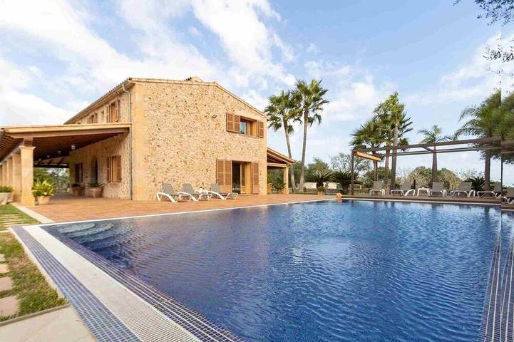 Finca für 8 Personen, mit Balkon und Whirlpool sowie Garten und Pool in Muro