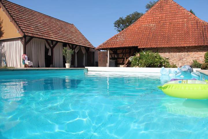 Gîte pour 8 personnes, avec Terrasse et Jardin ainsi que Piscine et Vue