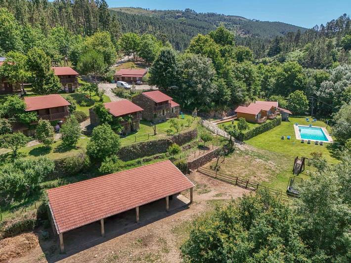 Gîte pour 3 personnes, avec jardin ainsi que vue et piscine dans Castro Daire - 4