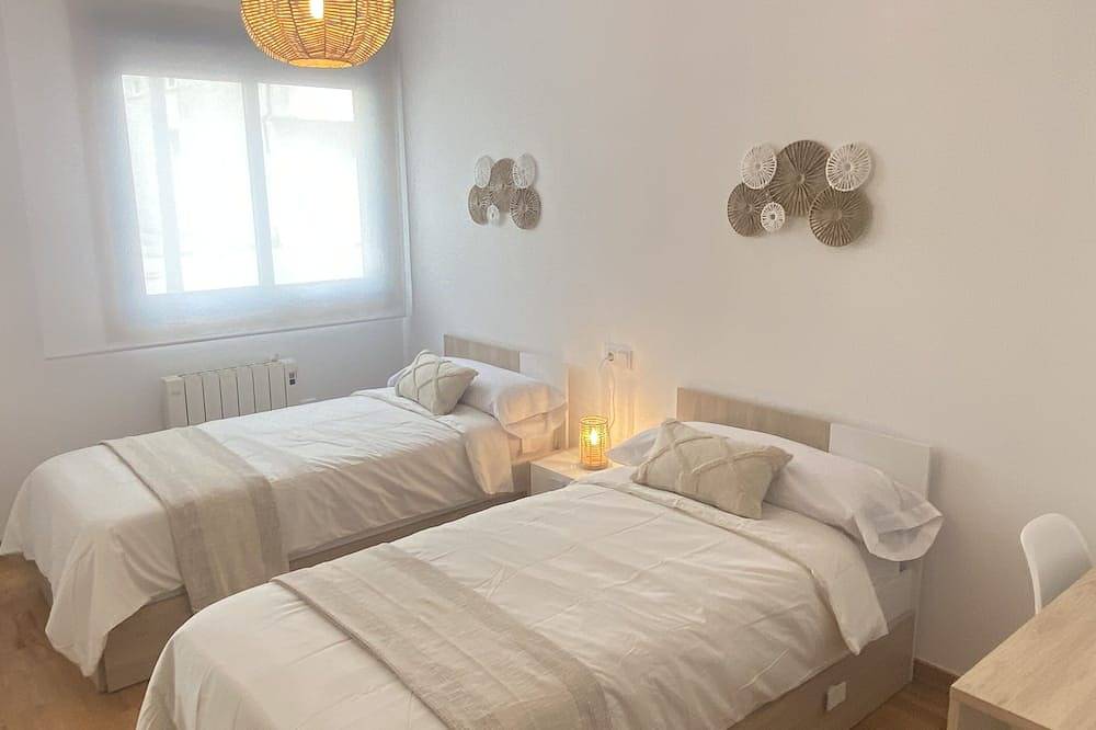 Entire apartment, Preamar • Spacious apartment with sunny terrace and open views in Laxe, Costa da Morte