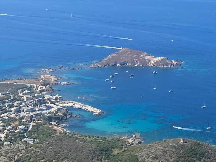 Location de vacances pour 10 personnes, avec vue ainsi que terrasse et jardin, adapté aux familles à Ersa - 2