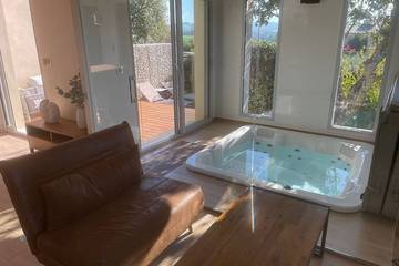 Gîte pour 2 personnes, avec jacuzzi à Joucas