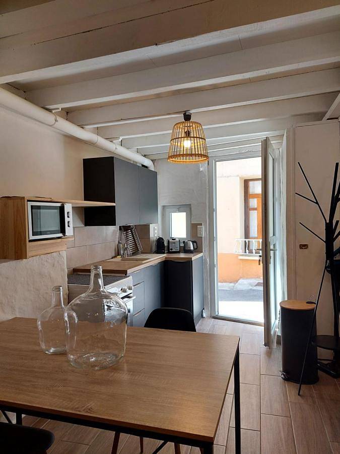 Location de vacances pour 2 personnes, avec vue et balcon à Rasiguères
