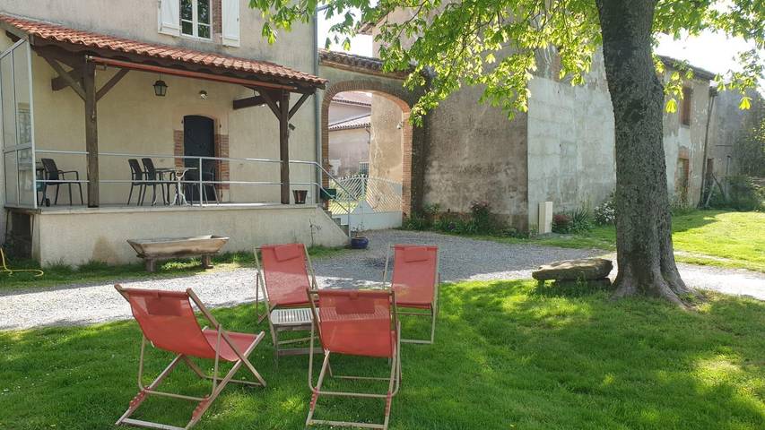 Gîte pour 4 personnes, avec piscine et jardin