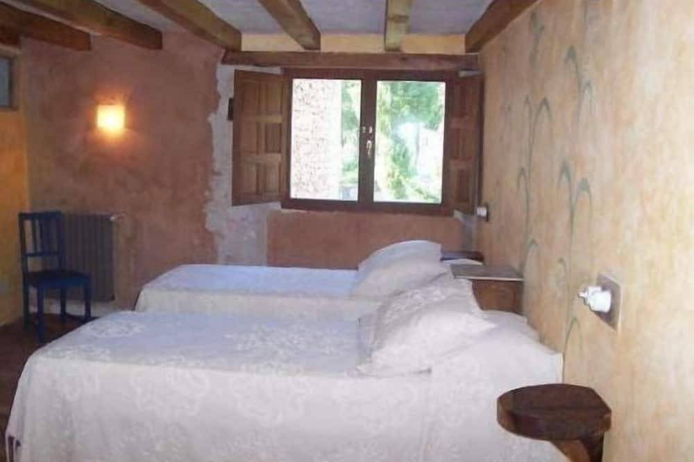 Cottage (full rental) Dondevilla I for 10 +3 people in Ahedo del Butrón, Los Altos (Spain)