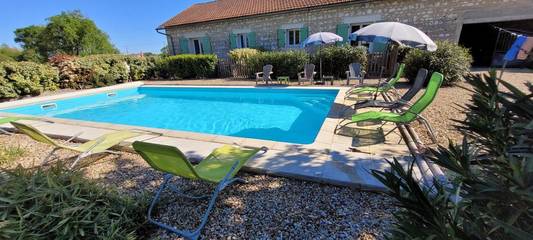 Gîte pour 4 personnes, avec piscine ainsi que vue et jardin à Gondeville