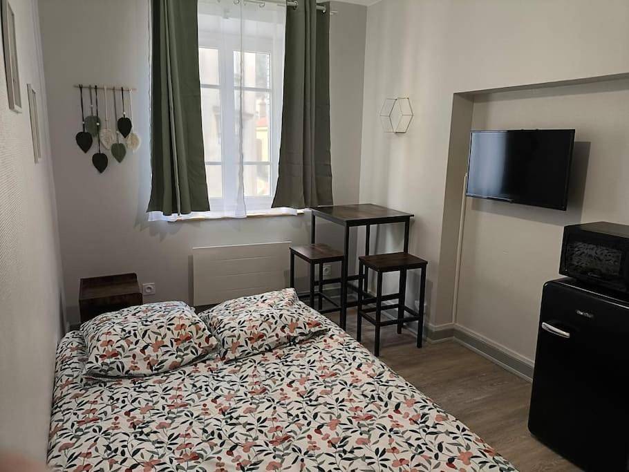 Appartement entier, One-Bedroom Apartment in Tournon-sur-Rhône, Région de Tournon-sur-Rhône