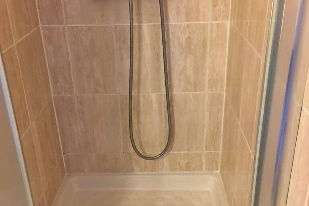 Ganze Wohnung, 2-Zimmer-Wohnung mit Terrasse und Garten 100m von den Ozeanstrand Fesseln in Carcans Plage, Carcans