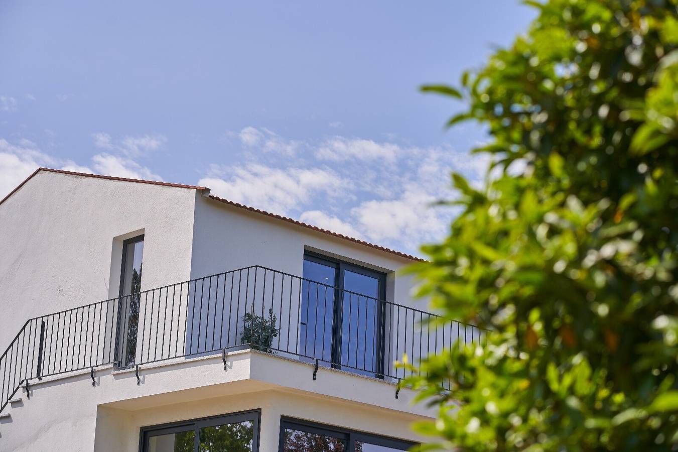 Farmhouse 'Sky House By Everkind' with Mountain View, Wi-Fi and Air Conditioning in Nogueira, Meixedo e Vilar de Murteda, Viana do Castelo District