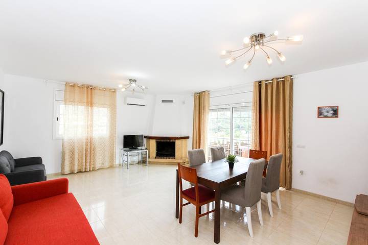 Casa rural para 10 personas, con balcón y jardín en Canyelles - 4