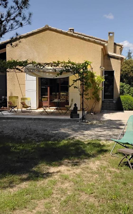 Chambre d’hôte pour 2 personnes, avec piscine et vue ainsi que jardin et terrasse