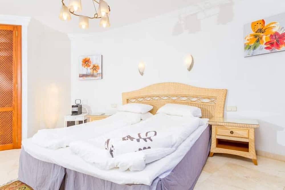 Anfi Tauro, Private Pool, Hot Tub in pretty garden in Pueblo de Tauro, South Gran Canaria