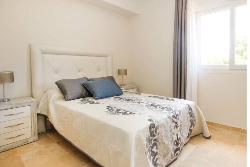 Prachtig 4 slaapkamer frontline golf herenhuis in Artola, Marbella