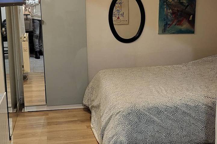 Entire apartment, Cozy studio Clichy Levallois in Clichy, Hauts-de-Seine
