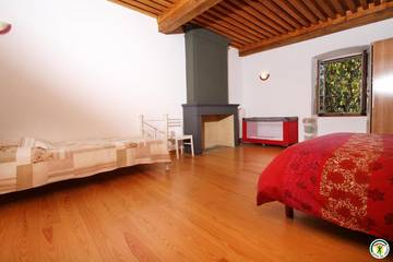 Gîte pour 9 personnes, avec jardin et terrasse, animaux acceptés à Hostun