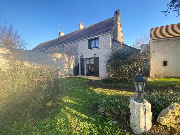 Gîte pour 4 personnes, avec piscine et jardin à Josnes