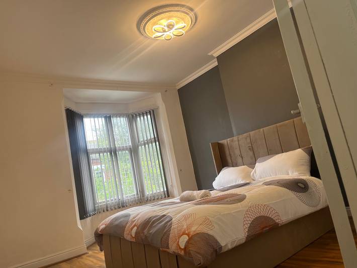 1-Guest Charm Home w/Street Parking & WiFi & Party in Leicester, Heart of England