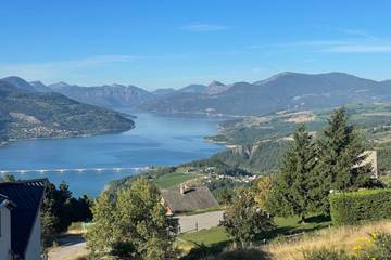 Location de vacances pour 8 personnes, avec jardin et terrasse, animaux acceptés à Puy-Sanières