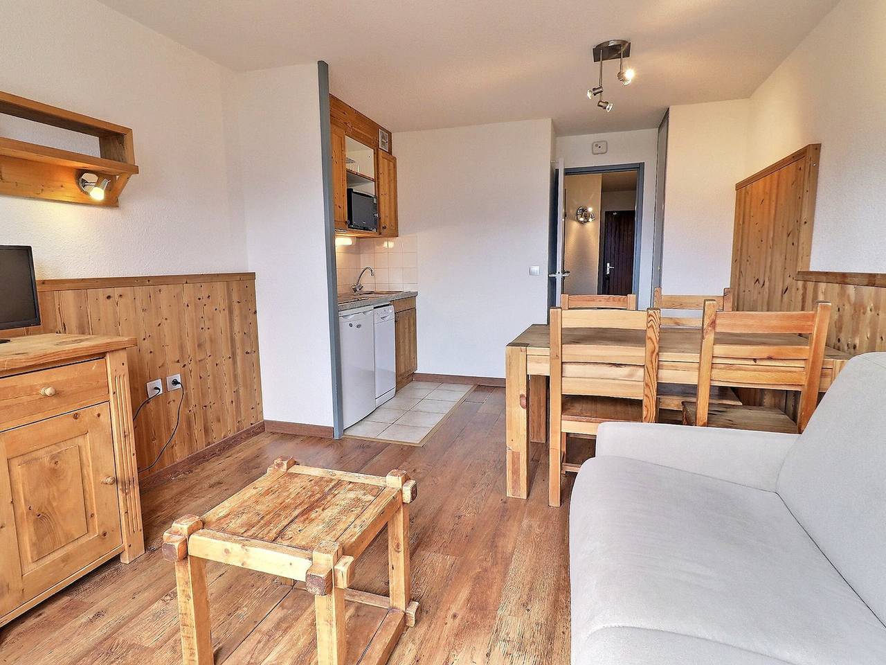 Ganze Wohnung, La Tania - Gemütliche 2-Zimmer-Wohnung für 4 Personen, Ski-in/Ski-out, 6. Stock, Balkon in La Tania, La Perrière