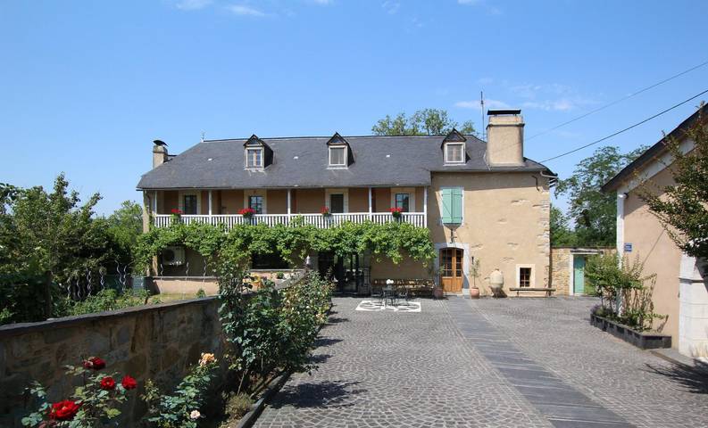Chambre d’hôte pour 6 personnes avec jardin in Lasseube, Béarn