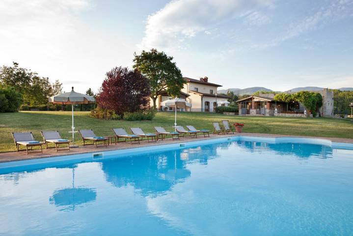 Casa vacanza per 20 persone, con giardino e sauna nonché piscina a Bibbiena