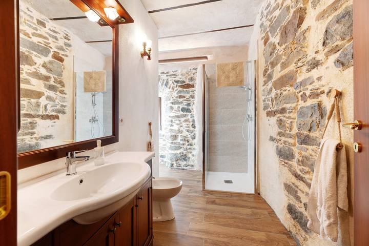 Holiday Home 'Casa Vacanze Laghi e Monti' with Mountain View, Private Garden and Wi-Fi in Albo (Mergozzo), Comune di Mergozzo