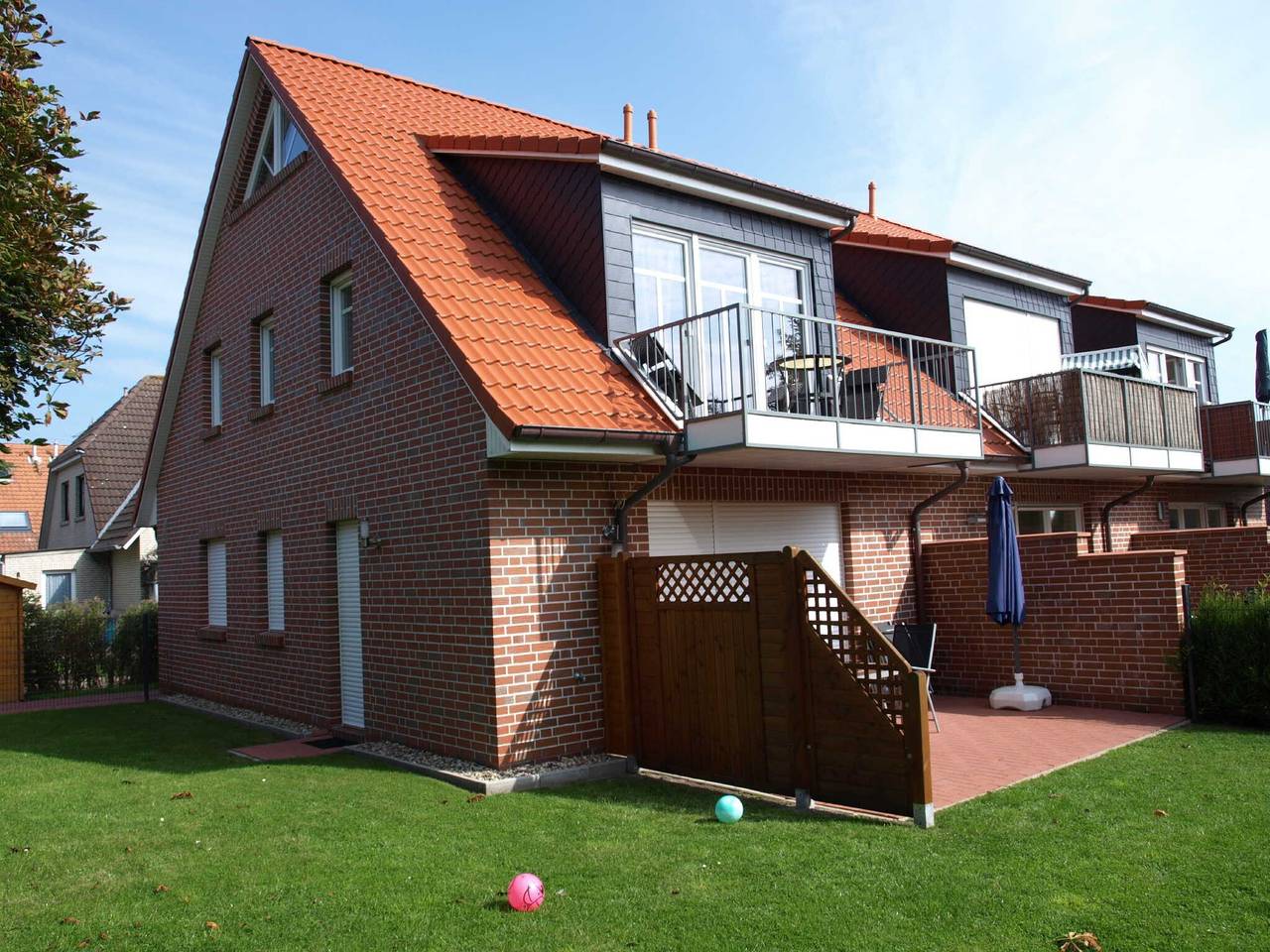 Geheel appartement, Appartement 'Hattermannsweg - Fewo Nordseetraum' met privé terras, privé tuin en Wifi in Norddeich, Norden en omgeving
