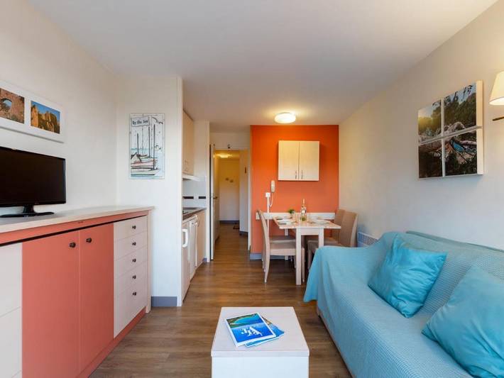Gîte pour 4 personnes, avec piscine ainsi que terrasse et jardin, animaux acceptés dans Gare Du Dramont - 3