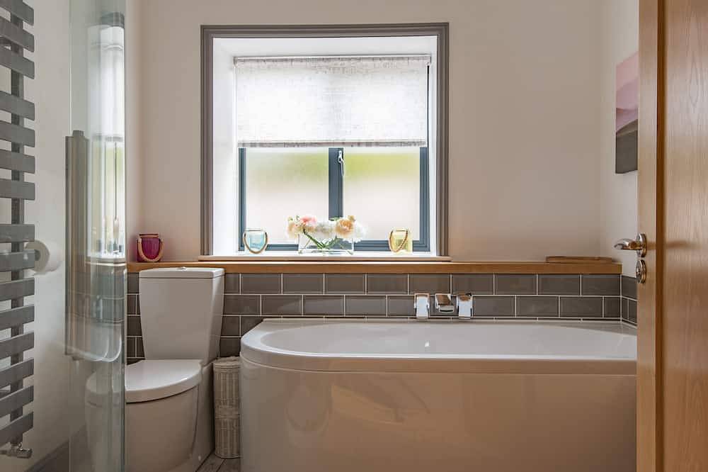 Ein wunderschönes luxuriöses Einfamilienhaus für 12 Personen mit einem riesigen Garten und einem Swimmingpool in Kingsdown, Kent
