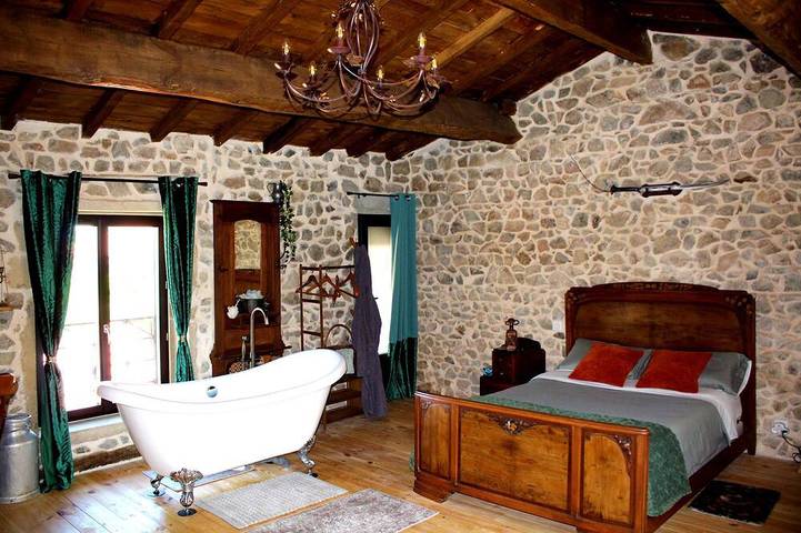 Location de vacances pour 2 personnes, avec Jacuzzi et Jardin à Lantignié - 3