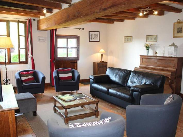 Location de vacances pour 8 personnes, avec piscine ainsi que jardin et terrasse, animaux acceptés à Saint-Épain - 4