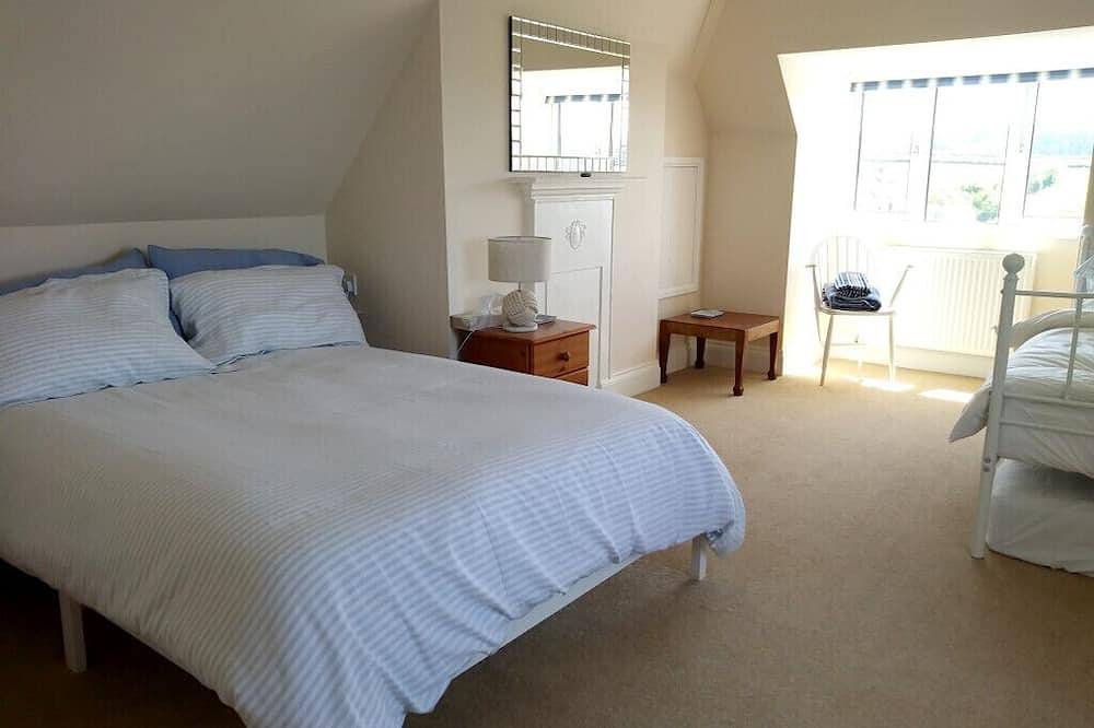 Entire apartment, Moorings View Apartment At Instow Waterside Village in Instow, Devon