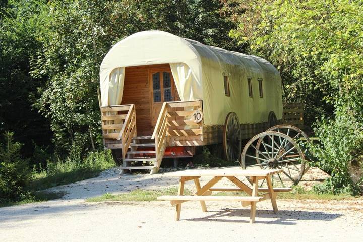 Parc de vacances pour 4 personnes, avec jardin à Barberey-Saint-Sulpice