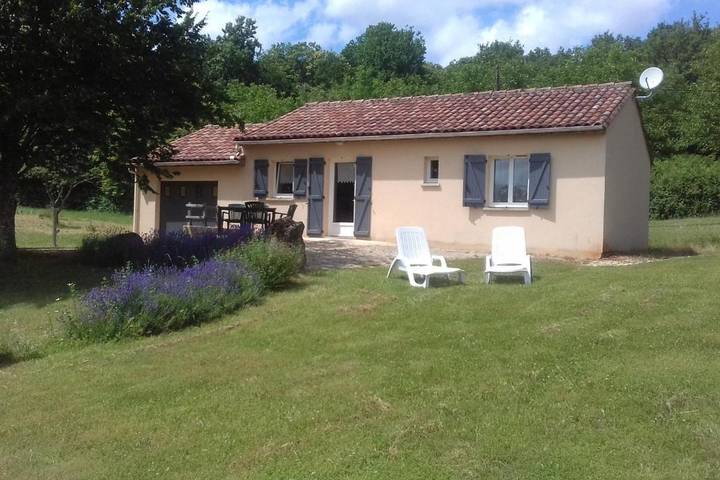Location de vacances pour 4 personnes, avec Terrasse et Jardin à Paulin