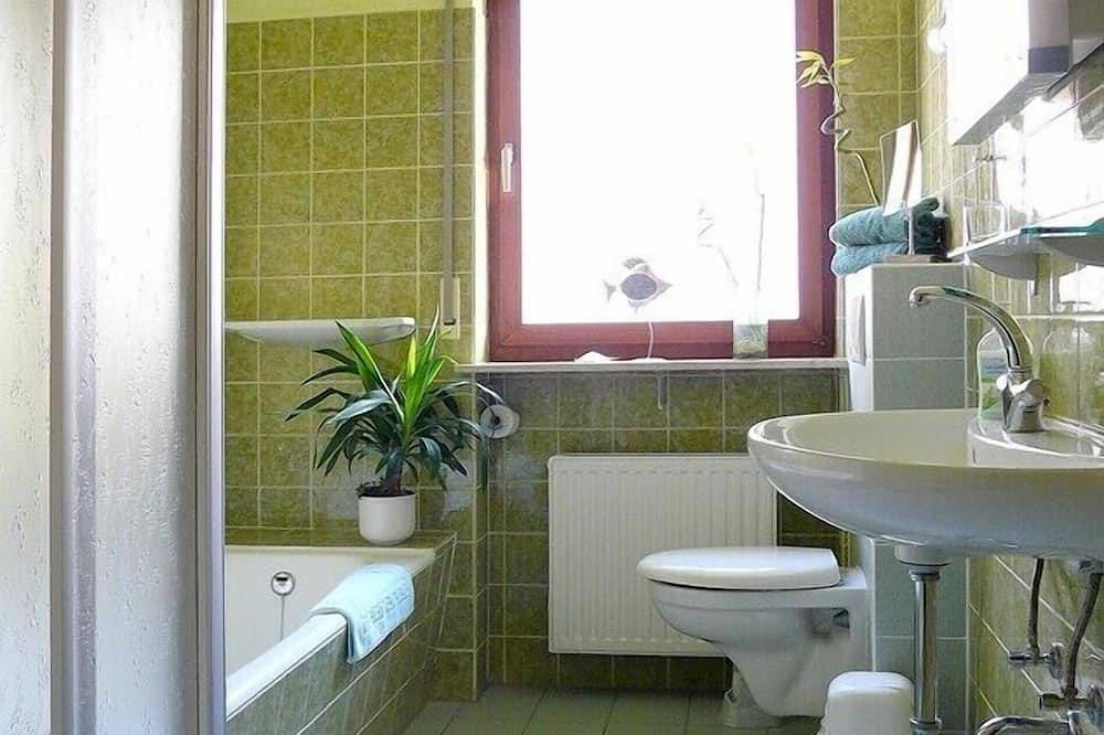 Großes komfortables Haus für 2 bis 6 Personen, direkt an der Mosel,  mit Wlan in Pünderich, Traben-Trarbach und Umbegung