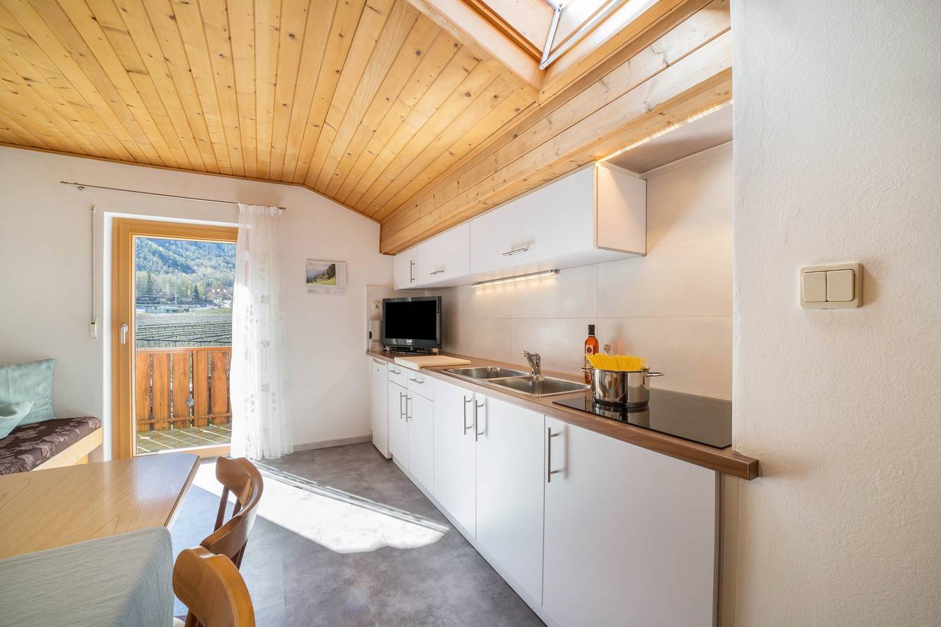 Ganze Wohnung, Ferienwohnung 'Typ A Pöder's Haus' mit Bergblick, Gemeinschaftsgarten und Wlan in Naturns, Ortleralpen