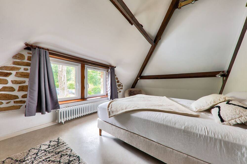 Breton cottage with garden, Gulf of Morbihan in Plougoumelen, Côte des Mégalithes