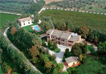 Villa for 26 People in Perugia, Perugia Province, Photo 1