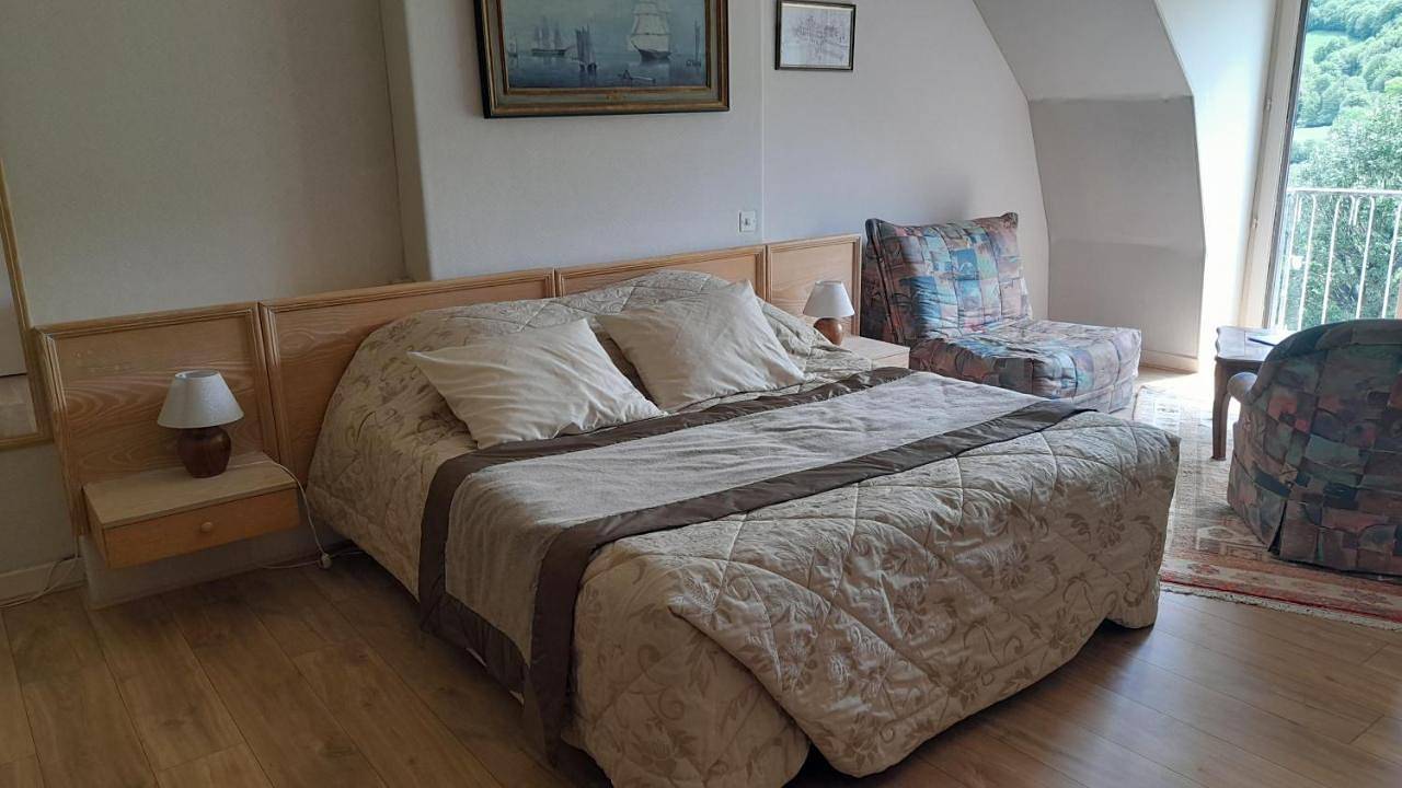 Chambre d'hôte dans le Cantal vallée de la Maronne in Saint-Martin-Valmeroux, Parc naturel régional des Volcans d'Auvergne