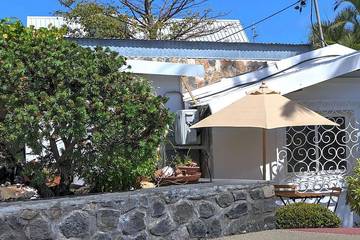 Gîte pour 2 personnes, avec jardin et piscine dans Plage de Boucan Canot