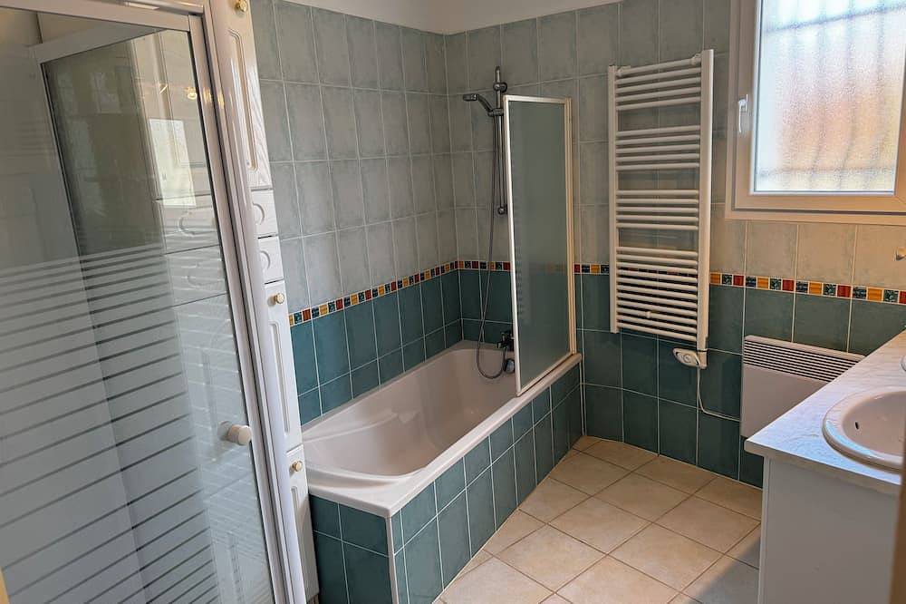 Une villa avec piscine dans un petit village bien calme au sud de la France in Garrigues-Sainte-Eulalie, Région de Nîmes