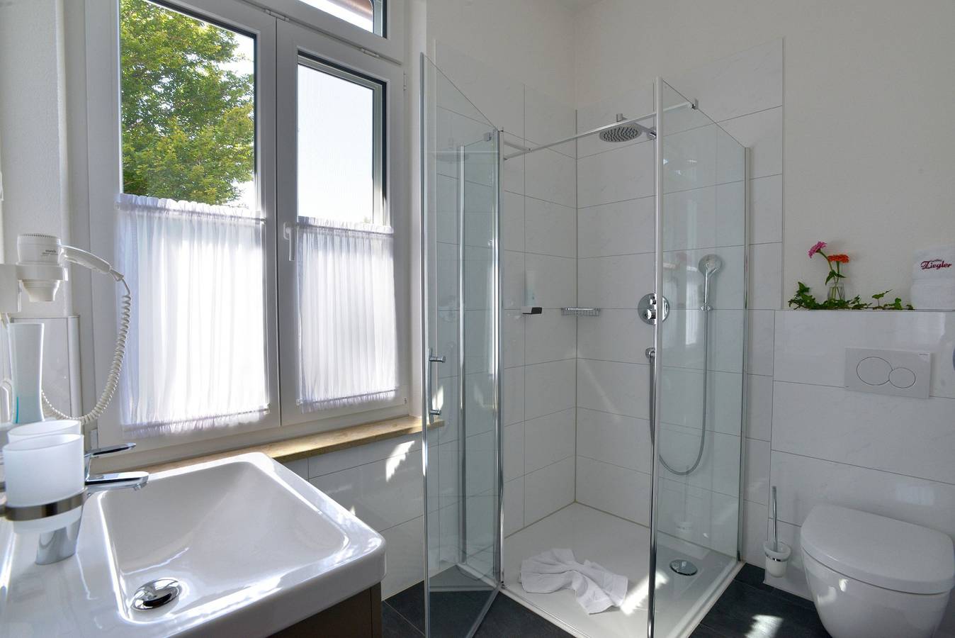 Hotel Gasthof Ziegler - Einzelzimmer mit Wc und Dusche in Lindau, Bayerisch Schwaben