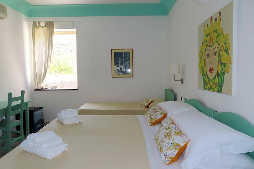 Standard Dreibettzimmer in Stromboli