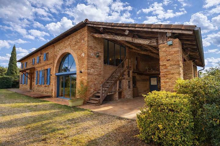 Location de vacances pour 12 personnes, avec terrasse et jardin, animaux acceptés à Orgueil (Tarn-et-Garonne)